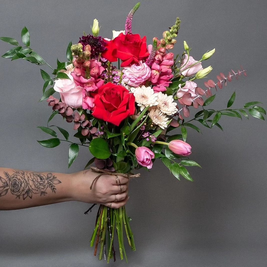 Searching for a last minute gift? Shop the #AncasterVillage! Blooms Fresh is open 9-7 for all your flower and gift needs! 💝

📍283 Wilson St E #Ancaster