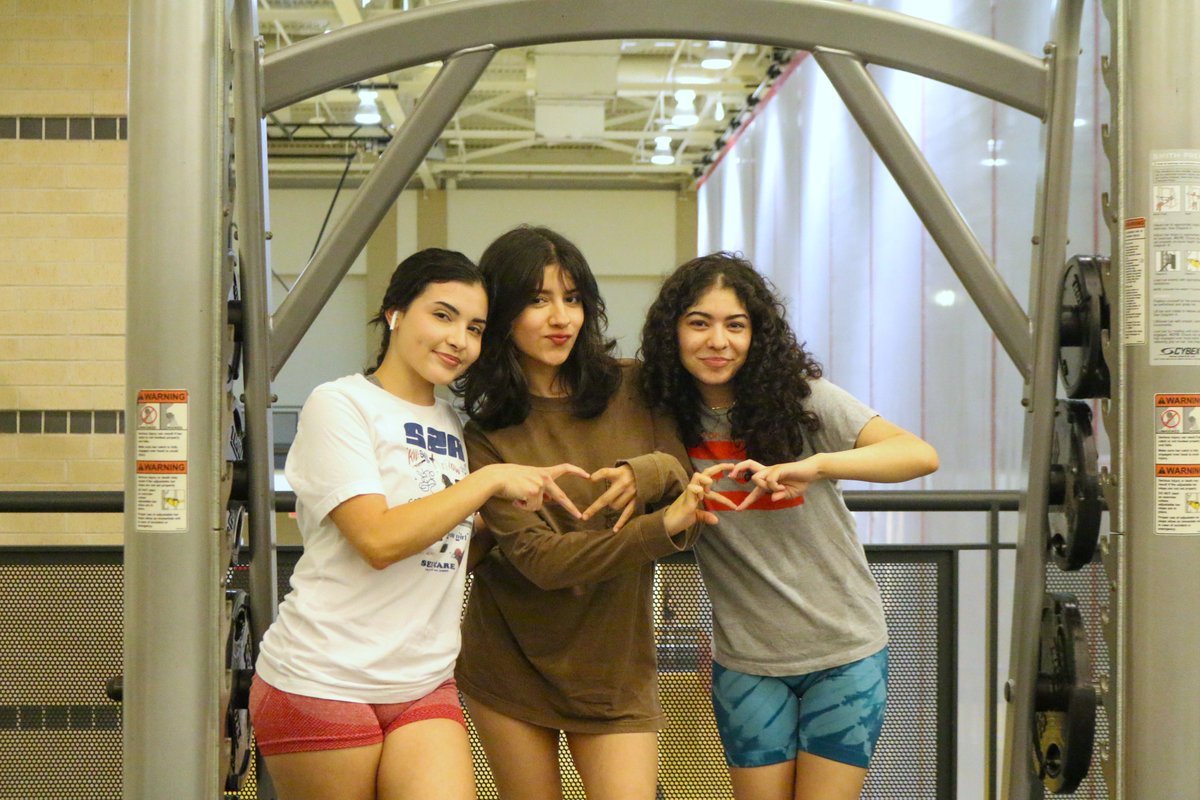 uhrecreation's tweet photo. Roses are red, violets are blue, the Rec is where friendships and love brew! Happy Valentine's Day to all our Coogs, swolemates and soulmates included. β€
#UHRec #GoCoogs #StrengtheningThePride https://t.co/atJq6gbv3A