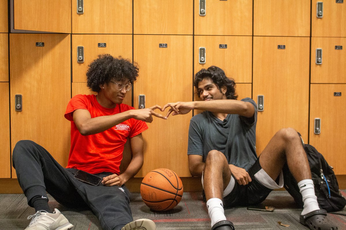 uhrecreation's tweet photo. Roses are red, violets are blue, the Rec is where friendships and love brew! Happy Valentine's Day to all our Coogs, swolemates and soulmates included. β€
#UHRec #GoCoogs #StrengtheningThePride https://t.co/atJq6gbv3A