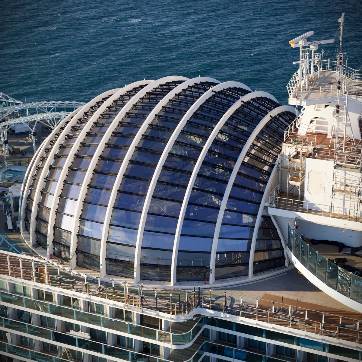 Fincantieri's tweet image. #SunPrincess, which at 178,000 gross tons is the largest ship built in Italy to date, has been delivered from our Monfalcone shipyard.

It is the first LNG-powered cruise ship built by our Group, significantly reducing emissions thanks to the maritime industry&apos;s most…