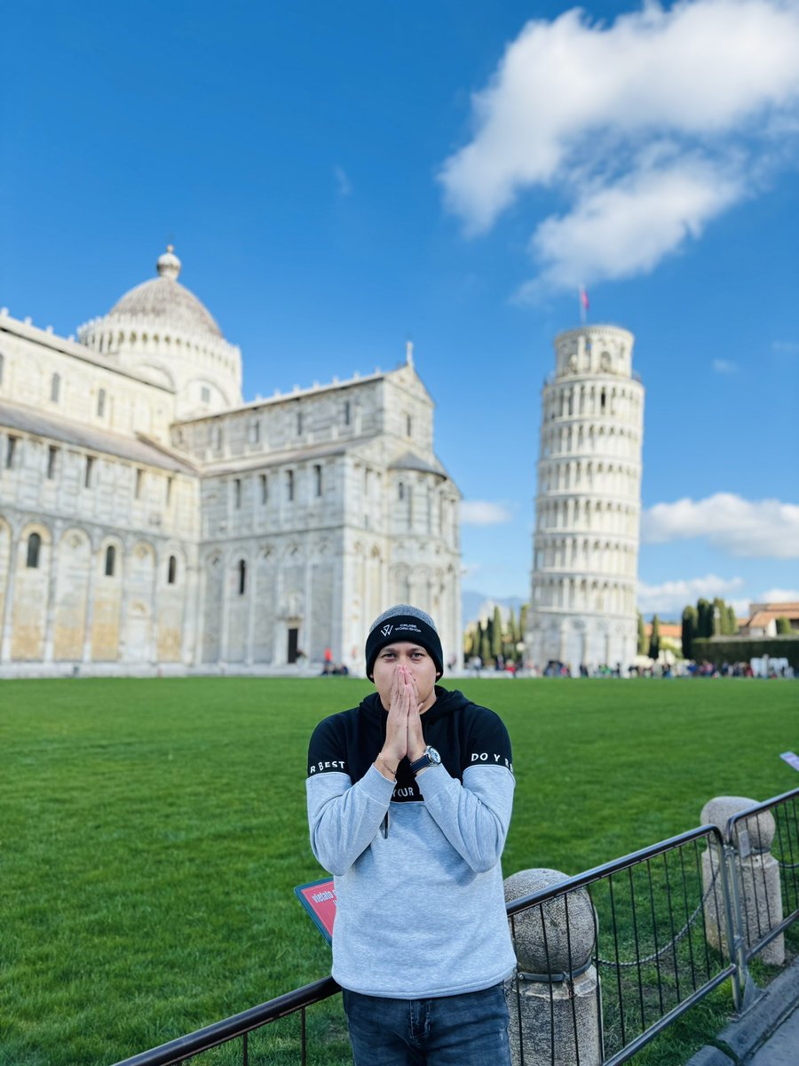 ErbinB10's tweet photo. Otro día en la oficina 😌🙏🏻 #Pisa 🇮🇹 https://t.co/F2lmIvS3GD