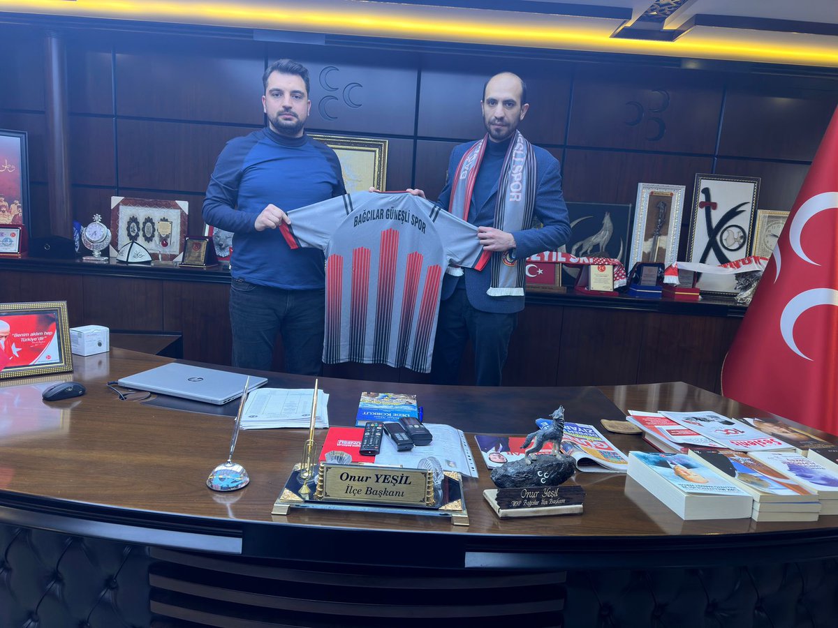 Sefapek17's tweet photo. Milliyetçi Hareket Partisi Bağcılar İlçe Başkanı Onur Yeşil’i makamında ziyaret ederek Takımımızın 100. Yıla Özel Tasarlanan  Formasını Takdim ettim.
Sayın Başkana Misafirperverliğinden dolayı teşekkür ederim. https://t.co/FD9YksRsiK