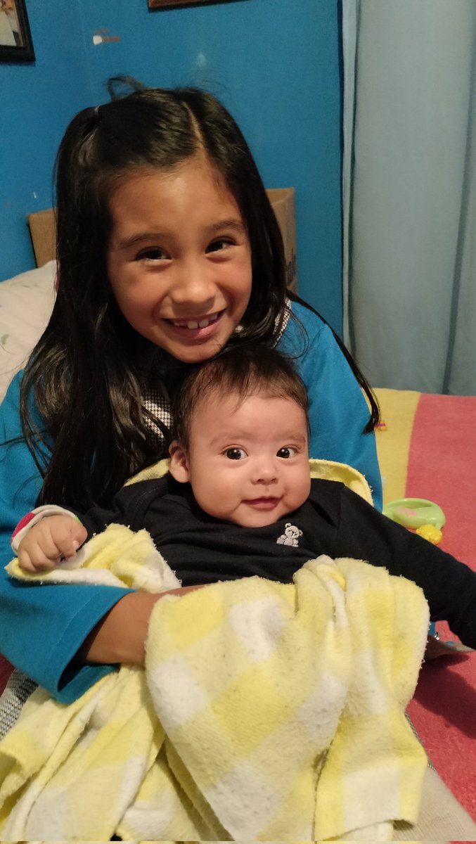 fannysansola's tweet photo. @programa_hoy #HoyAmoa mis bebés https://t.co/lrCo00olBs
