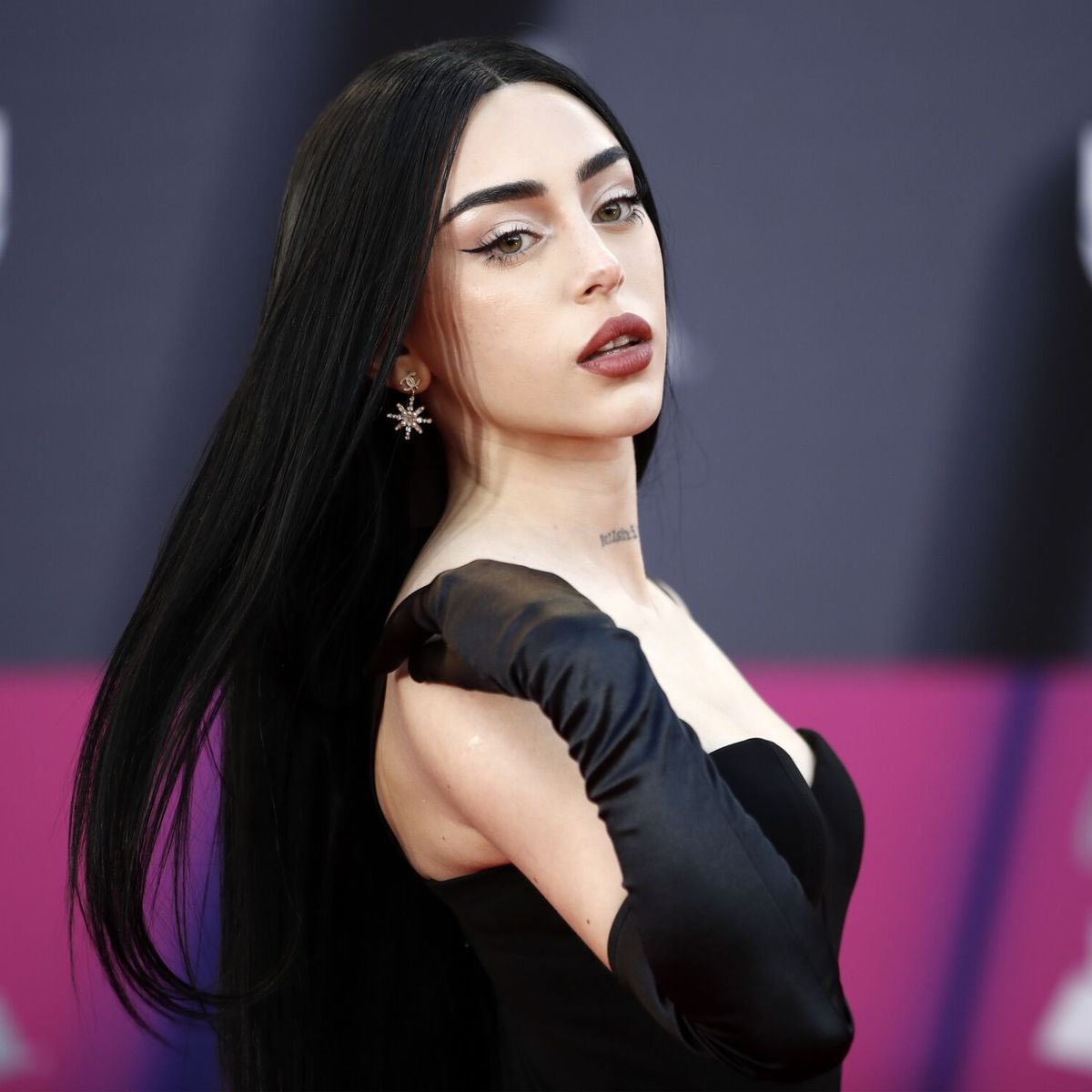 mick (famous clown) and Nicki Nicole are rumored to now be dating. Now she is called micky Nicole