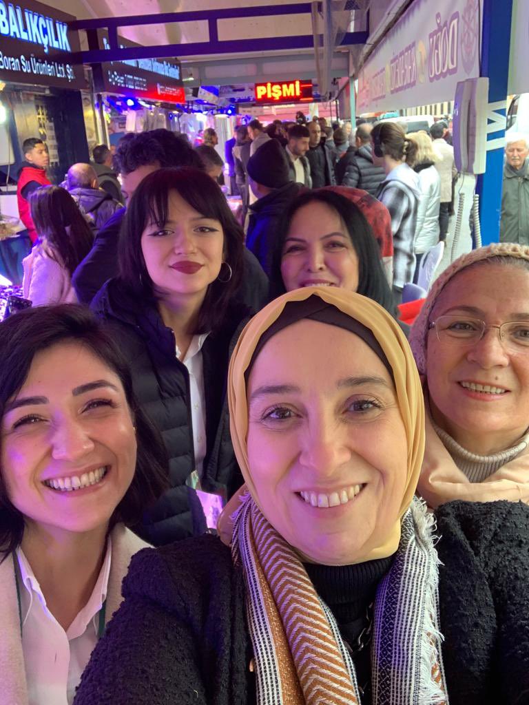 elifesendeva's tweet photo. Bugün Eskişehir sokaklarında Genel Başkanımız sayın @alibabacan ve DEVA Partisi etik belediye anlayışına sahip başkan adaylarımızla birlikteydik.

Dertleri dinledik, oylara talip olduk 🌱💧

@EskisehirdeDeva https://t.co/ZxqYfy8SPV