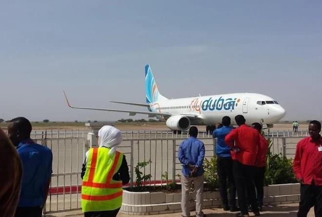 galkacyoonline's tweet photo. #IPDATE: According to Somaliland's opposition, who have blamed Muse Bihi’s fake statements for allegedly controlling the airspace while lacking basic repair services, the FLY Dubai plane had been ordered by Dubai to fix its tyres upon landing at Hargeisa airport Friday night. https://t.co/VEEOuuQovg