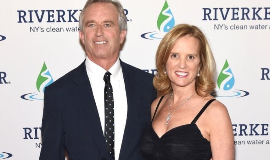 Rfk4POTUS's tweet photo. @Aaron_Good_ The family is the microcosm of the nation. The more we see what @JoeBiden is doing to the Kennedy family, the more we see what he's doing to all of us.
#HealTheDivide #Kennedy24 #DropJoe https://t.co/bxL1XJuJZs