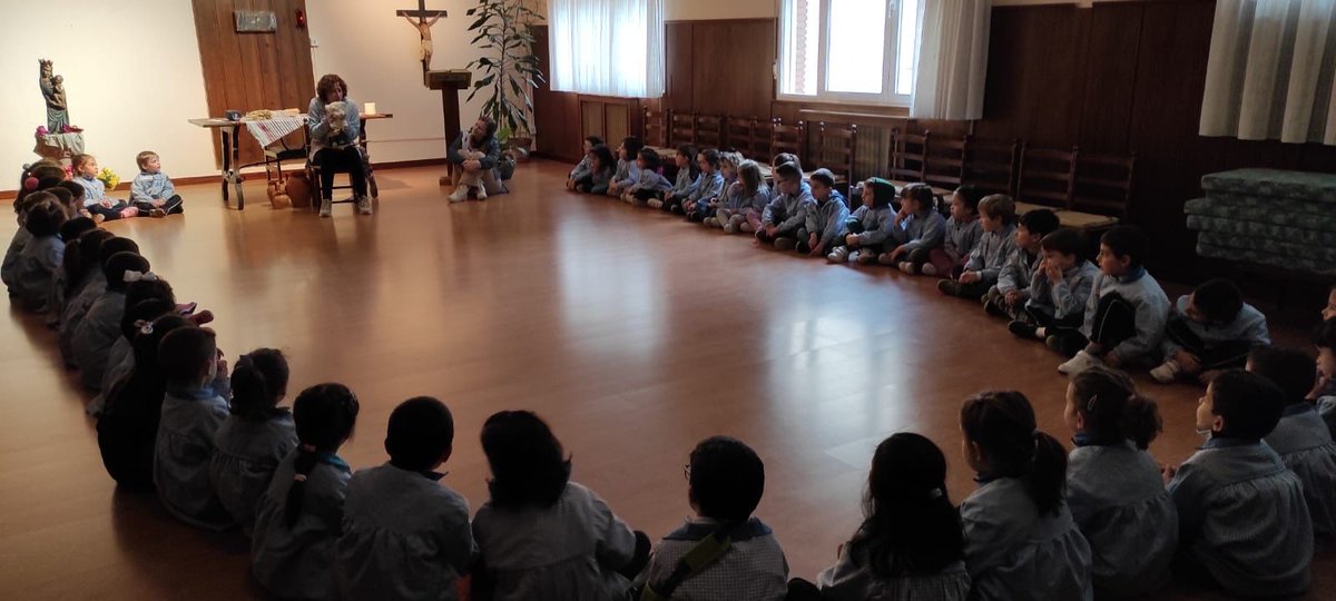 SMNSJA's tweet photo. Miércoles de ceniza, hoy empieza la Cuaresma y hemos tenido la celebración de la imposición de la ceniza
 #ArchidiocesisBurgos
 #¡¿Cuidamos?! https://t.co/cVJPXrNwpU