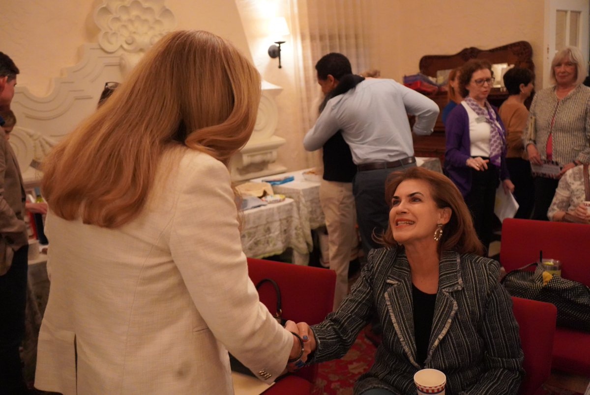 DebbieforFL's tweet photo. Thank you for the warm welcome @CGDemocrats! I loved seeing so many familiar faces in the room, and hearing how fired up everyone is to flip Florida this November. I’m so glad to have you on #TeamDMP! https://t.co/xos3Kd88fZ