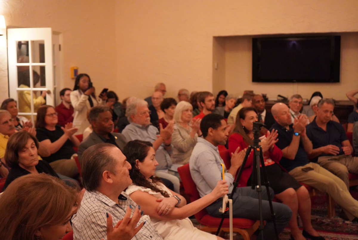 DebbieforFL's tweet photo. Thank you for the warm welcome @CGDemocrats! I loved seeing so many familiar faces in the room, and hearing how fired up everyone is to flip Florida this November. I’m so glad to have you on #TeamDMP! https://t.co/xos3Kd88fZ