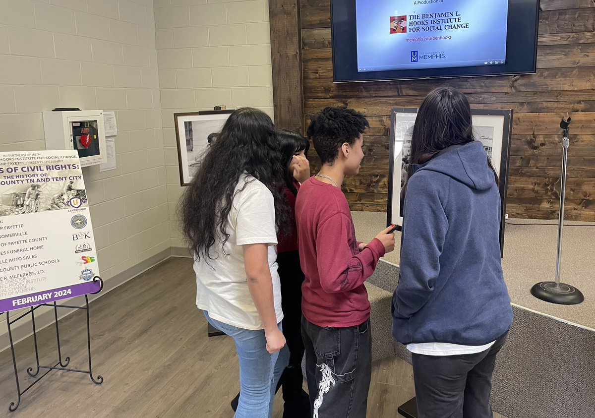 BeyondBellFCPS's tweet photo. East Junior High 8th grade girls enjoying the aren’t City scavenger hunt.  Good conversation among these beautiful minds.  
@EJHSBulldogCtry @FCPSchoolsTN https://t.co/b9pH0a2b3H