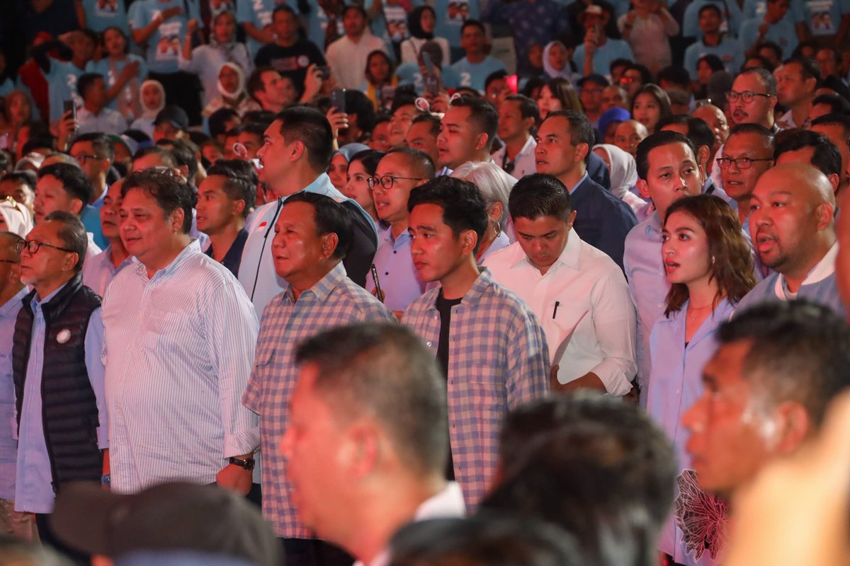 DinaAtmawidara's tweet photo. Dear, Pak Prabowo-Mas Gibran, semoga kepercayaan masyarakat bisa kalian jalankan dengan baik. InsyaAllah menjadi pemimpin yang amanah dan peduli dengan rakyat kecil🫰
Selamat 02, optimis #Pemilu2024 ini Satu Putaran✌️
#GemoySamsul
Quick Count
Birukan TPS
#02MenangMutlak1PTRN https://t.co/Rjq1McXfB9