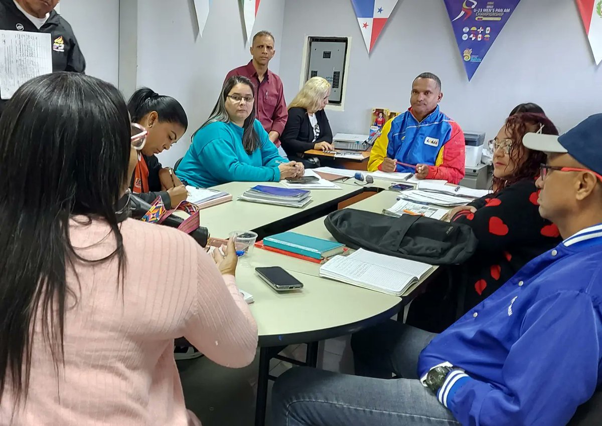 Hoy miércoles #14feb nuestro Presidente de CVG Fundeporte, Jonat Millán llevó a cabo la primera reunión con parte del personal de la institución, destacando su deseo de seguir trabajando en pro del deporte, la cultura, el turismo y la recreación en la Zona de Desarrollo Guayana.