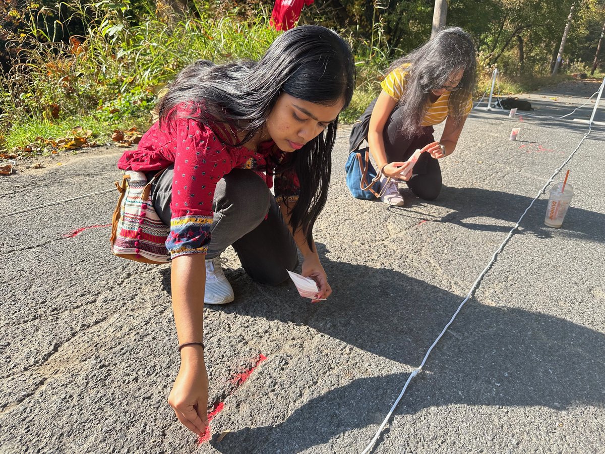KS_ArtsTrail's tweet image. #TBT to our powerful walk with the #RedSandProject! ❤️✊ We also filled trail cracks with sand to honor the missing and murdered Indigenous women. @cityofeastonpa @RedSandProject