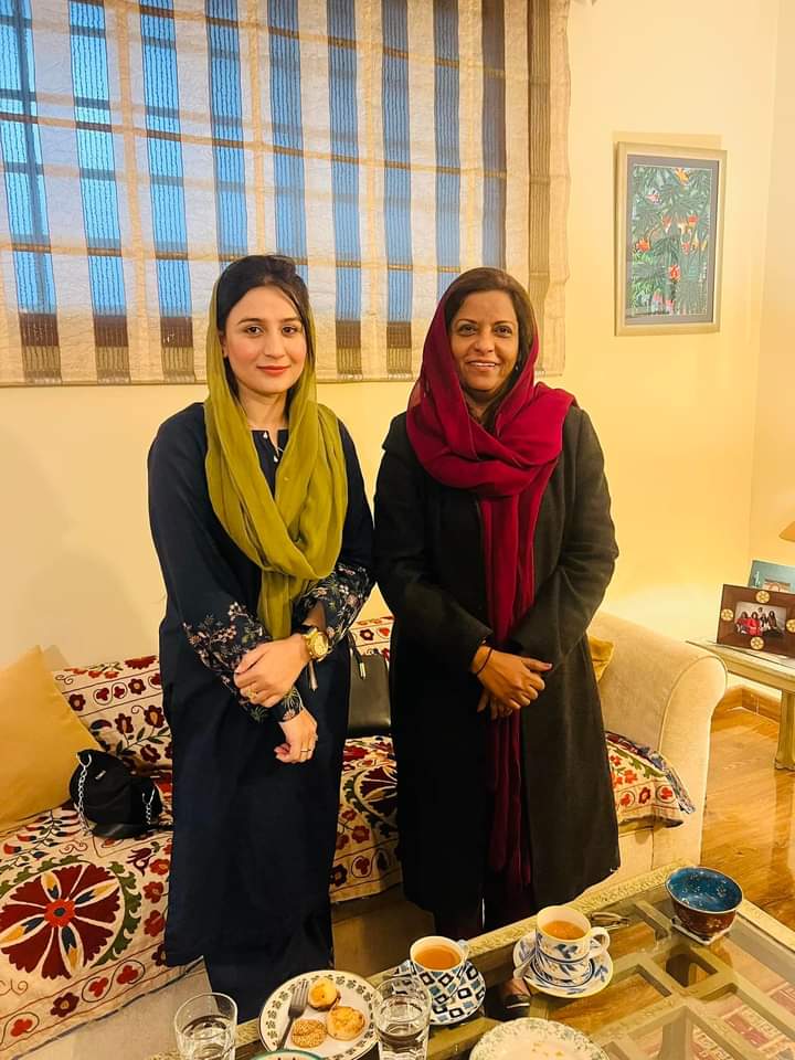 اسلام آباد : پاکستان پیپلز پارٹی کی مرکزی رہنماء و الیکٹید ایم این اے ڈاکٹر نفیسہ شاہ کو بڑی اکثریت سے کامیاب ہونے پر سوشل میڈیا کی موسٹ ایکٹو جیالے زوبیہ خورشید، ساحل چانڈیو عامر علی  و دیگر نے مبارکباد پیش کی

<a href="/BBhuttoZardari/">Bilawal Bhutto Zardari</a>
<a href="/ShahNafisa/">Nafisa Shah</a>
<a href="/ZobiaKhurshed/">Zobia Khurshid Raja</a>