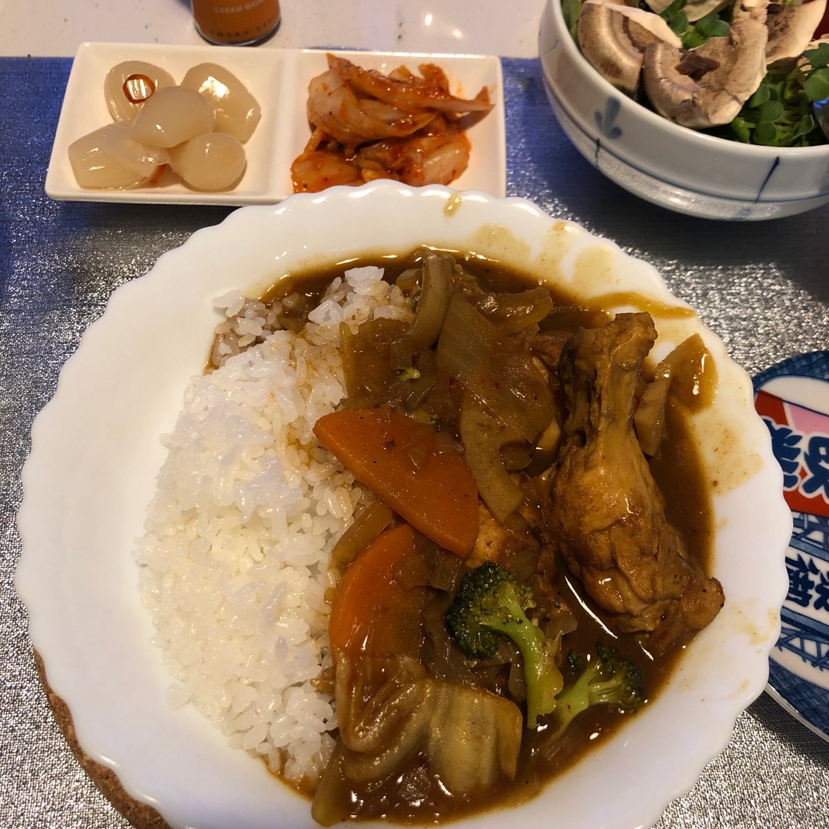 カレーライス・キムチ・らっきょう・サラダ
#curryandrice #kimchee #pickledshallots #sidesalad