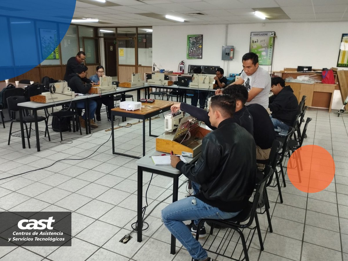 CastZapopan's tweet image. ¡Arrancamos con fuerza el Curso de Programación de PLCs en el CAST! Nuestros participantes exploraron conceptos clave y comenzaron a dar vida a la lógica de control.  
#ProgramaciónPLC #CAST #EducaciónTecnológica #AutomatizaciónIndustrial #AprendizajeContinuo
