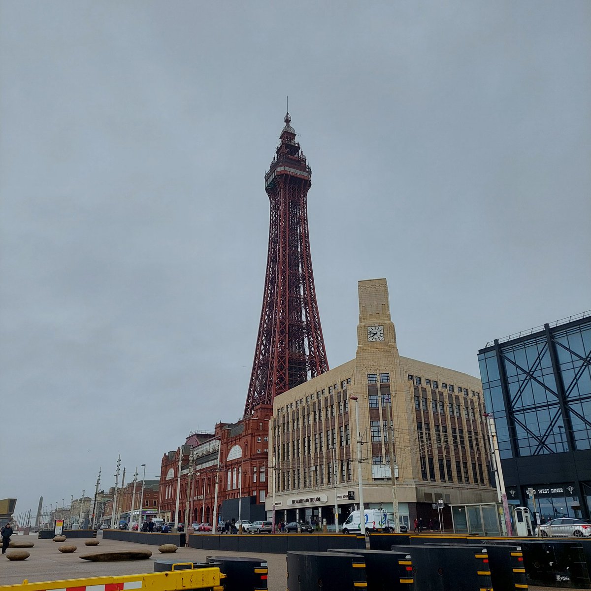 coastingjoneses's tweet photo. Bit of a different trip as no coasters involved.. but we are in Blackpool doing the Merlin attractions. #merlin #tussards #sealife #blackpoolcircus https://t.co/kCzdL3q5to