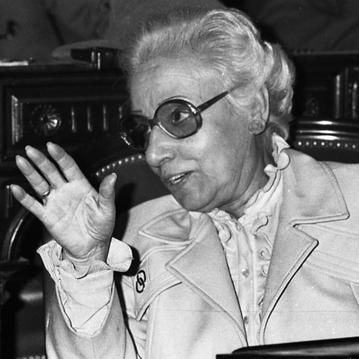 REAndradeOk's tweet photo. 🧵[HISTORIA] Un día como hoy, en 1912, nació María Florentina Gómez Miranda en Olavarría (PBA). Maestra, abogada y radical. Autora de numerosas leyes que cambiaron la vida cotidiana. Siempre me decía "el festejo de los 100 me lo hacés en el Luna Park". No llegó por muy poquito https://t.co/JSNoGyz2JO
