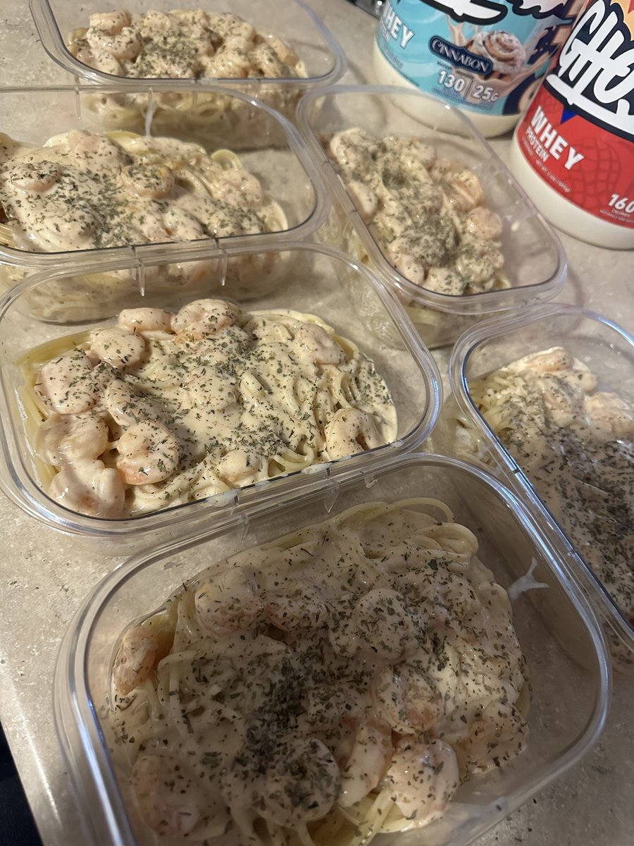 lowcortisol's tweet photo. @kirawontmiss Cool but I meal prepped shrimp spaghetti https://t.co/L9Y300R8cj