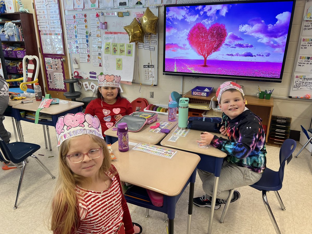msgalloteaches's tweet photo. Happy Valentine’s Day from CRES🩷🤍 #SucessatCRES https://t.co/X7kU0BEmNM