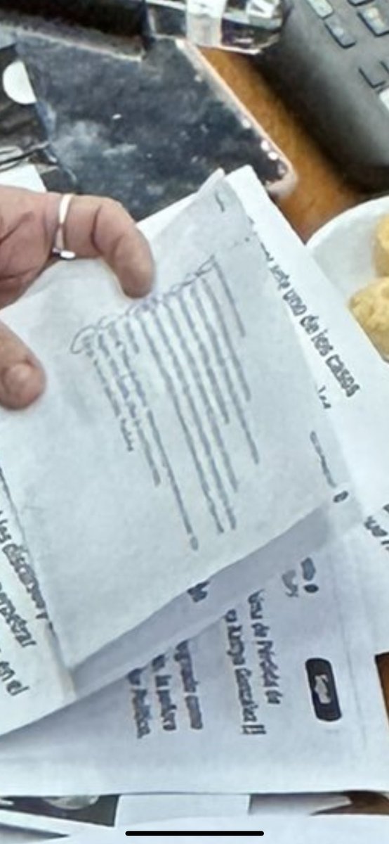 JAJAJAJAJAJA Que mamaracho esta filtro-senadora. Alguien que no esté bloqueado por <a href="/AbgYamyNal/">Abg. Yamy Nal</a> puede decirle que leer copiatin no está permitido? Aprendé na a memorizarte 6 líneas🤣🤣🤣🤣🤣 gracias <a href="/ParaguayoCubas/">Paraguayo Cubas (Payo)</a> por tu gente mega intelectual
