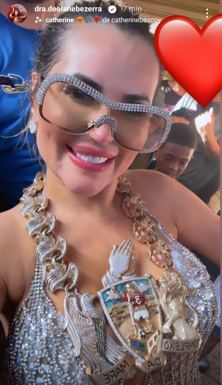 CENTRAL DAS FAVELAS RJ 🇧🇷 on X: Doutora Deolane com o cordão do  traficante TH da maré kkkk 👀 t.coD6XzdlHwyQ  X