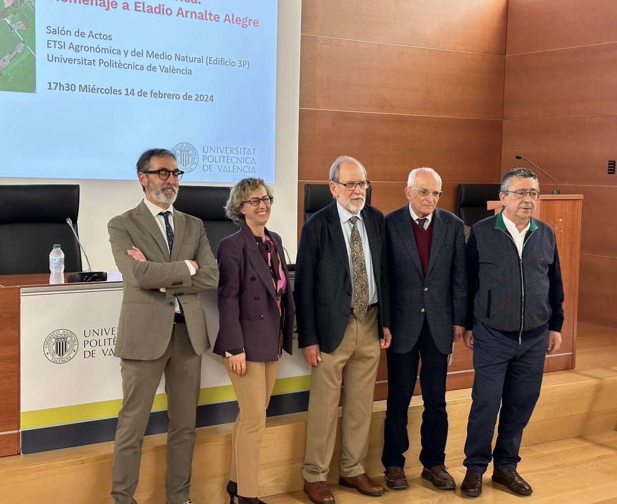 crubiom1's tweet photo. Gracias Eladio por tu dedicación a la @eamnupv. La gran cantidad de personas que han asistido a la presentación del libro organizada por sus compañeros da muestras del cariño y admiración de todos. ¡Felicidades por este merecido reconocimiento! @dortizmiranda https://t.co/2m4Zj1gxR8