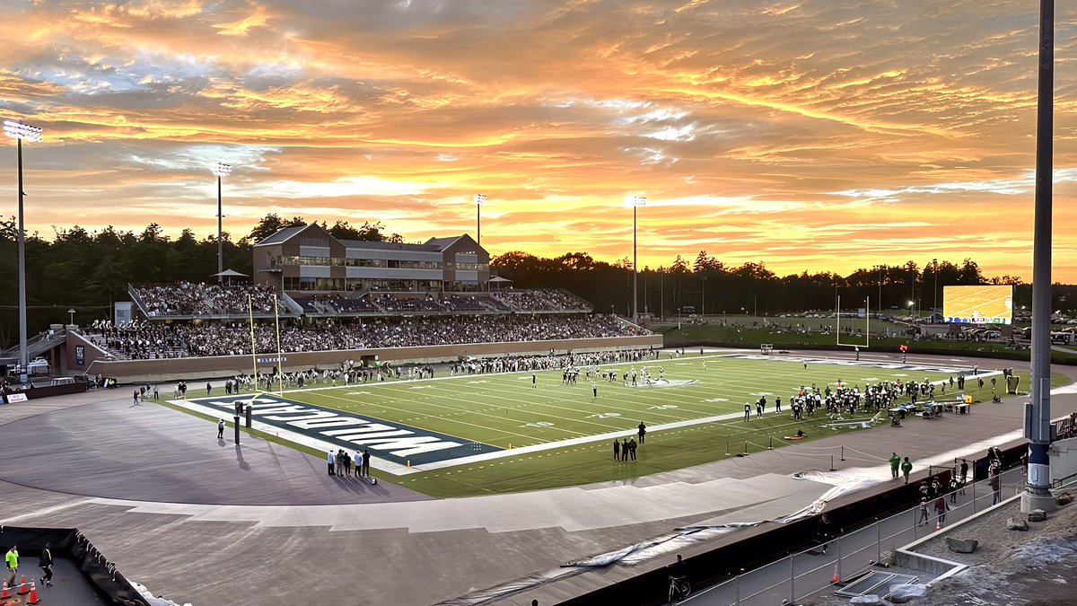 📸Top 10 FCS Photos of 2023📸 Continuing the countdown of the best stadium pics from the 22 FCS games I attended in 2023. Here’s #2: Wildcat Stadium - Durham, New Hampshire 9/16/23: @UNH_Football defeats Dartmouth 24-7 in the 42nd edition of their ‘Granite Bowl’ rivalry game.