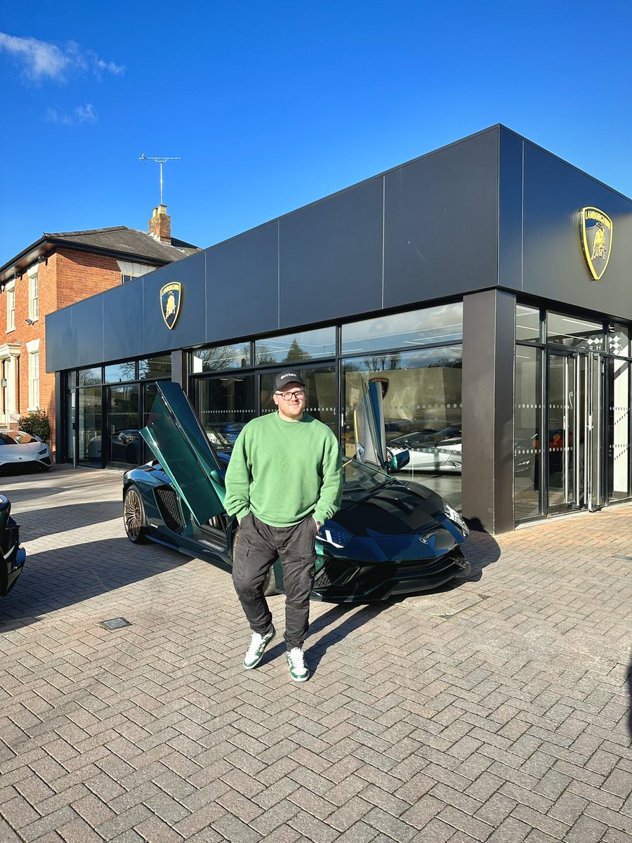 iamloads's tweet image. I got a lambo 💚