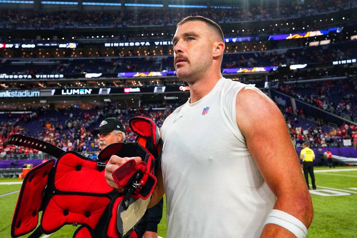 vikingzfanpage's tweet photo. Travis Kelce on the #Vikings atmosphere:

(Minnesota) is a fun place to play in. It’s a beautiful stadium, and their crowd gets f*cking into it. They’re not pricks or assholes, they just love some good football. 

(@newheightshow) https://t.co/ppdTGFJtFs