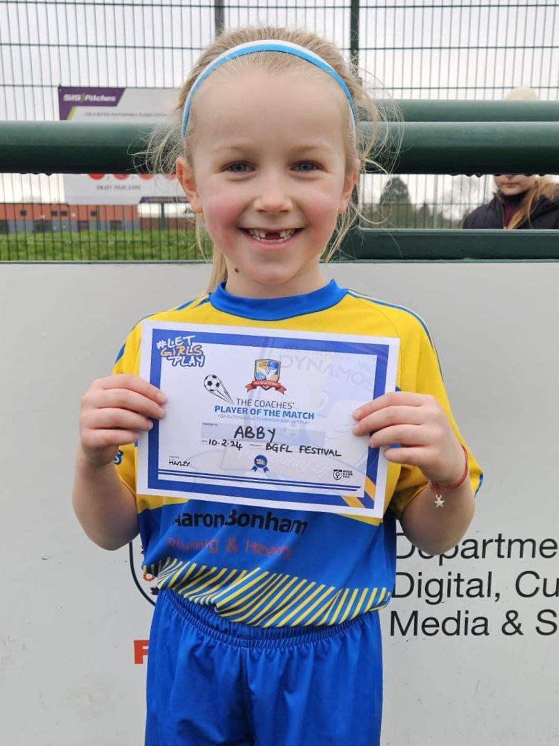 Shoutout to our Wildcats who played in the @BucksGirlsFL U8 Festival. It was a fantastic morning of football. Well done to Abby on making her debut and for being voted Player of the Match. 💛💙⚽

#LetGirlsPlay #HerGameToo #GrassrootsFootball #WeAreTheDynamos @AylesNews