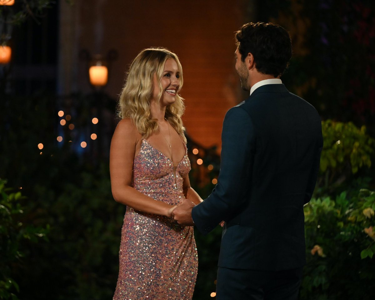 JesseHerrera5's tweet photo. Happy Valentine's Day, guys! Especially, to my girl crush, Daisy! I have a girl crush on Daisy, and I'm rooting for her to get engage with Joey. I'm so proud of her. Ily. πΉβ₯οΈ #TheBachelor #BachelorNation #GirlCrush #TeamJaisy #ValentinesDay https://t.co/YMSq91Q97e