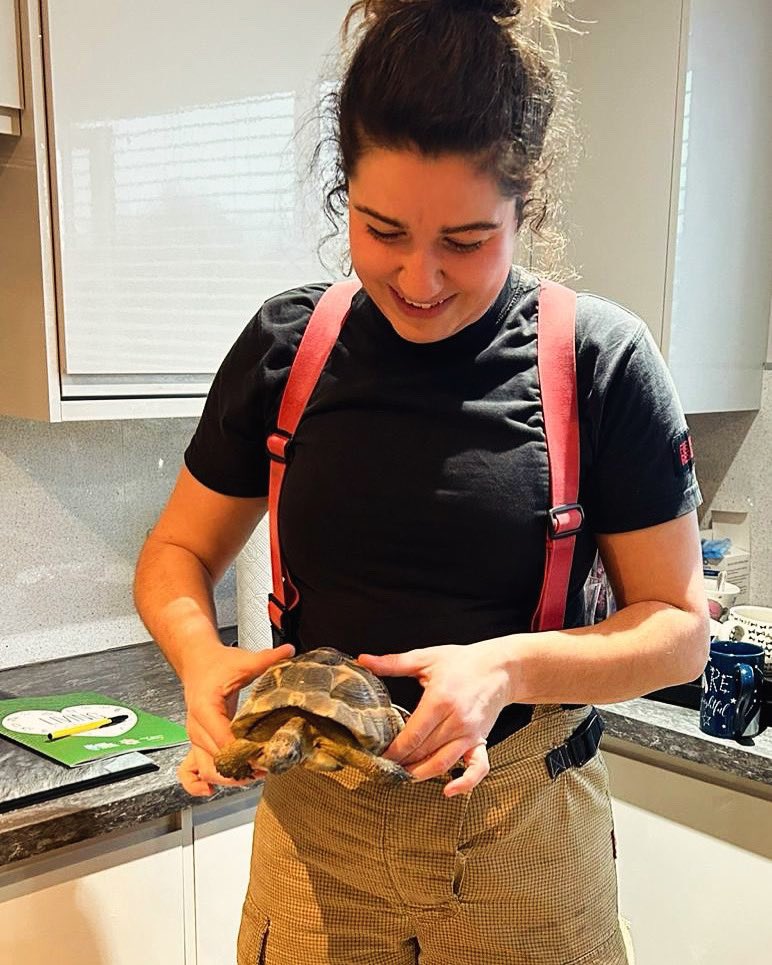 Crew from Shoreham this afternoon attended a small fire in a reptile enclosure. Fortunately it was out on arrival and the tortoise had been rescued by occupants. Crew made safe the incident and offered home fire safety advice. Do you have working smoke alarms? ‼️ 🚒🚒