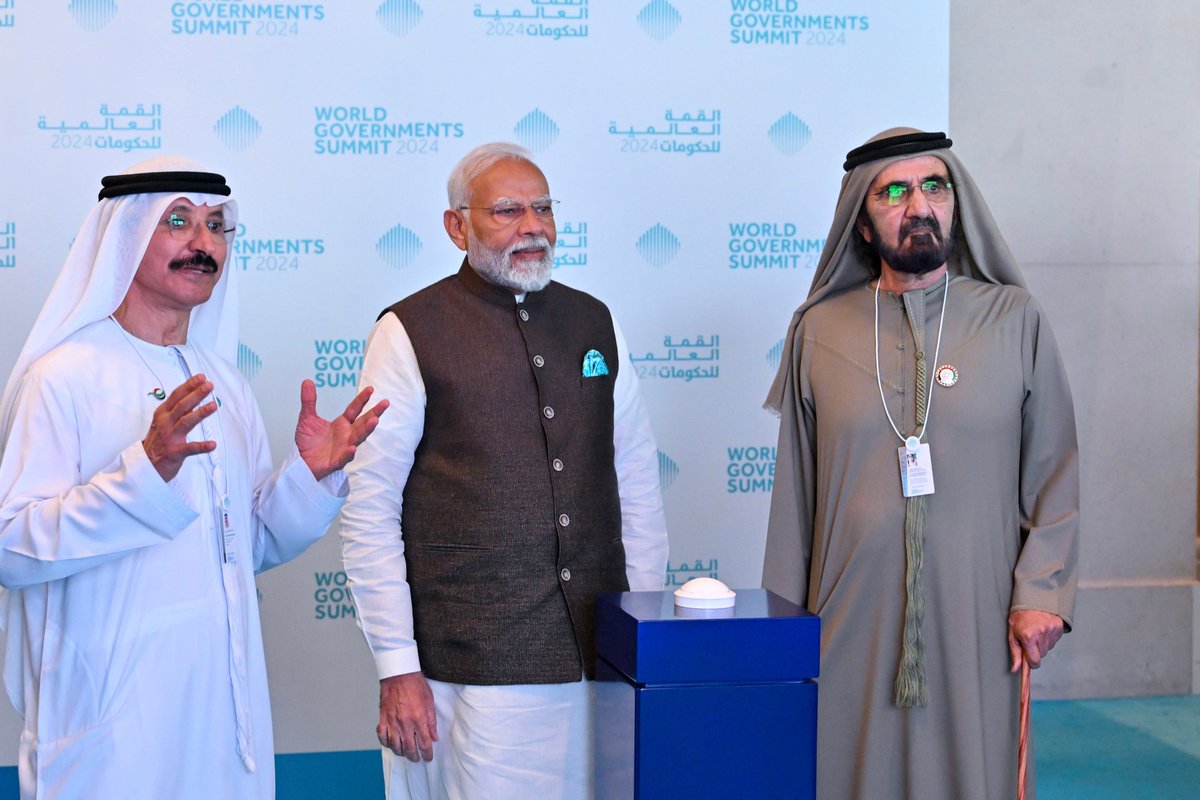 DXBMediaOffice's tweet photo. .@HHShkMohd and @narendramodi lay foundation stone for Bharat Mart, a market and trading platform for Indian businesses located in @jafzadubai. Bharat Mart is projected to house 1,500 showrooms catering to retail and wholesale customers. https://t.co/OQYYRUy0V3