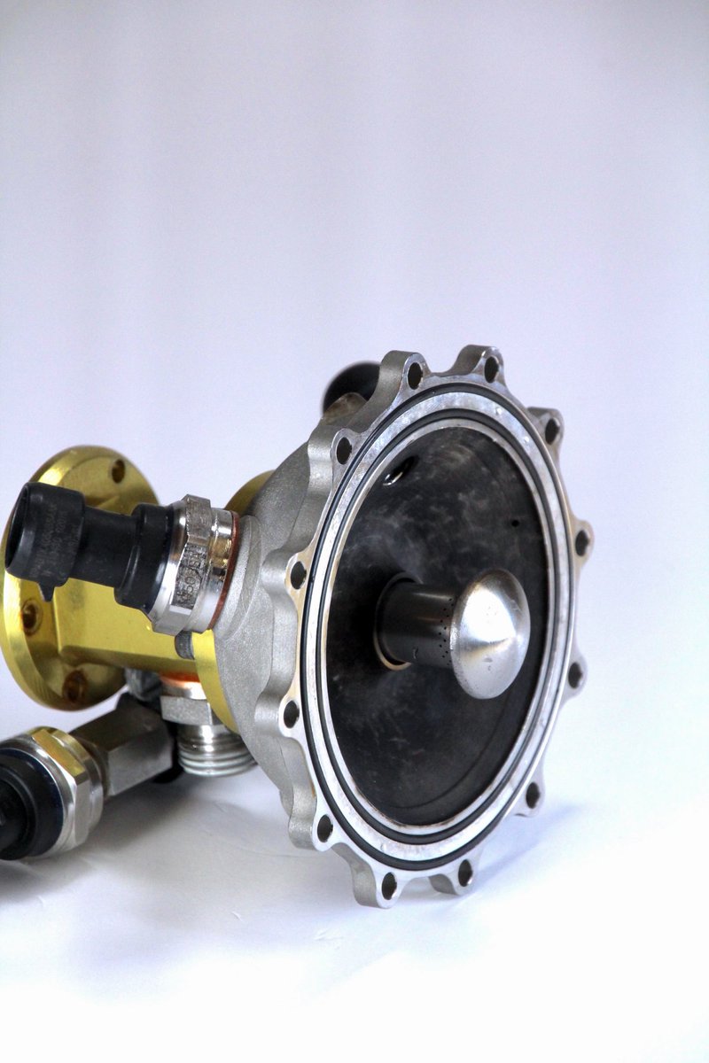 GruyereSpace's tweet image. Diving into the heart of our engine tech: the 3D-printed Inconel #pintle #injector head, now scarred from intense testing but unbeaten. 🔥

Its pintle tip &amp;amp; splash plate are crucial for that flawless fuel mix, propelling Colibri to new heights. #rocketry #propulsion