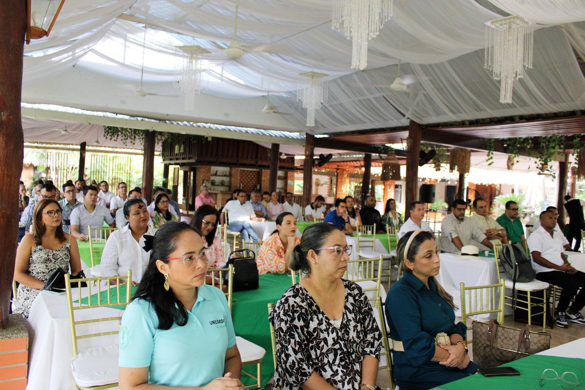 JTorresOviedo's tweet image. Con satisfacción concluimos un ejercicio de participación e integración con los profesores ocasionales, donde a través del diálogo respetuoso, mostramos una universidad que avanza en sus procesos misionales. Escuchamos propuestas y nos comprometimos en seguir fortaleciéndonos.