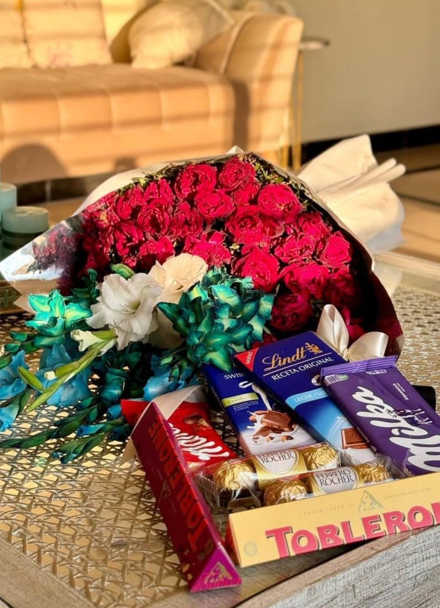 laiba_navid's tweet photo. ہم سے پہلے بھی مسافر کئی گزرے ہوں گے
کم  سے  کم  راہ  کے  پتھر  تو  ہٹاتے  جاتے
#ValentinesDay
#Thank you https://t.co/8biX1rC8Bw