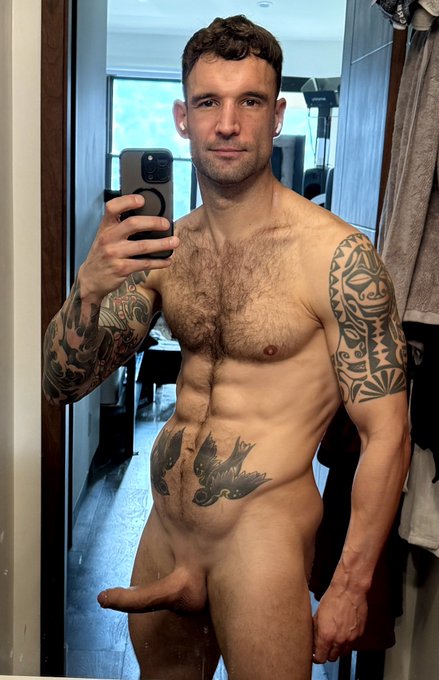 Breakfast is served who's hungry?😋🫣😝🥖🇫🇷 https://t.co/jeAMQq0ask