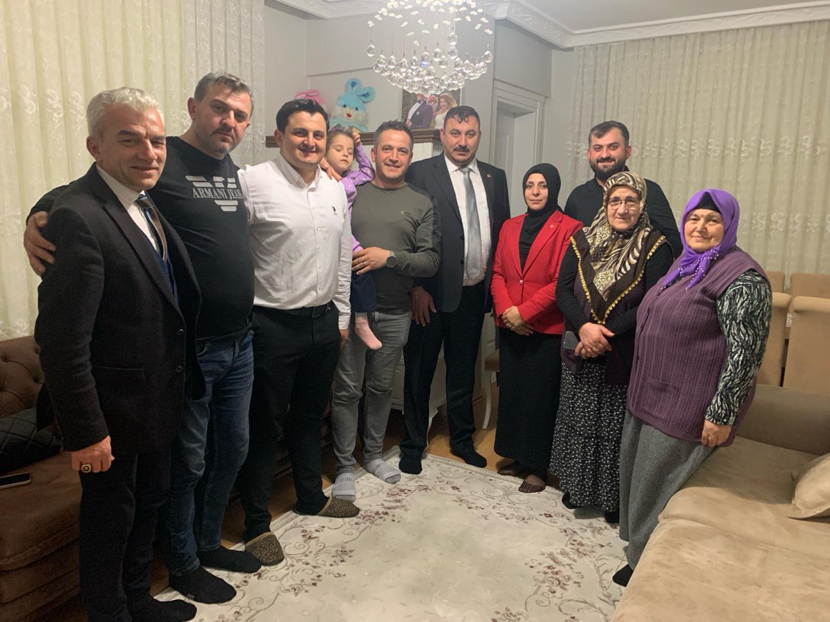 MHPpendik_'s tweet photo. Genel Başkanımızın talimatları ile #KomşumNasılsın ziyaretleri kapsamında bugün; Kadın ve Aileden Sorumlu İlçe Başkan Yardımcımız Sn. Yenigül KAVURAT, İlçe Sekreterimiz Sn. Musa TEPECİ, İlçe Yöneticimiz Sn. Cihan TEZCAN ve Mahalle Başkanımız Sn. Onur ARSLAN Kurtköy Mahallemizde DEMİRCİ ailesinin  misafiri oldular.

Cumhur İttifakımızın başarısı için, her eve, her gönüle dokunmaya devam edeceğiz. Ayırmadan ayrışmadan, İstanbul ve Pendik'imiz için canla başla.

Kendilerine misafirperverlikleri ve hoş sohbetleri için teşekkür ederiz. 14.02.2024

@sertel_selim
@YasarKaba17
@hakanaslan1968
@_MHPistanbul_
@MHP_Bilgi

#sanadeğerpendik #milliyetçihareketpartisi #mhppendik #pendikmhp #mhpistanbul #Türkgün #CumhurBizimTürkiyeHepimizin #PendikBizimTürkiyeHepimizin