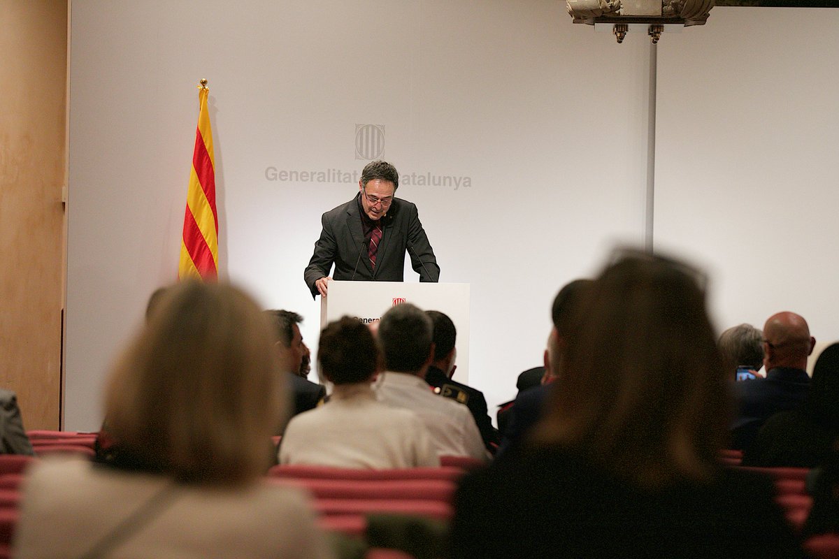 🔴 El Departament de Justícia, Drets i Memòria commemora els 40 anys del traspàs de les competències en matèria d'execució penal a Catalunya.

👤 El secretari <a href="/acaldero2/">Amand Calderó</a> ha explicat durant la benvinguda que "a poc a poc es va anar configurant model que volíem que es caracteritzés