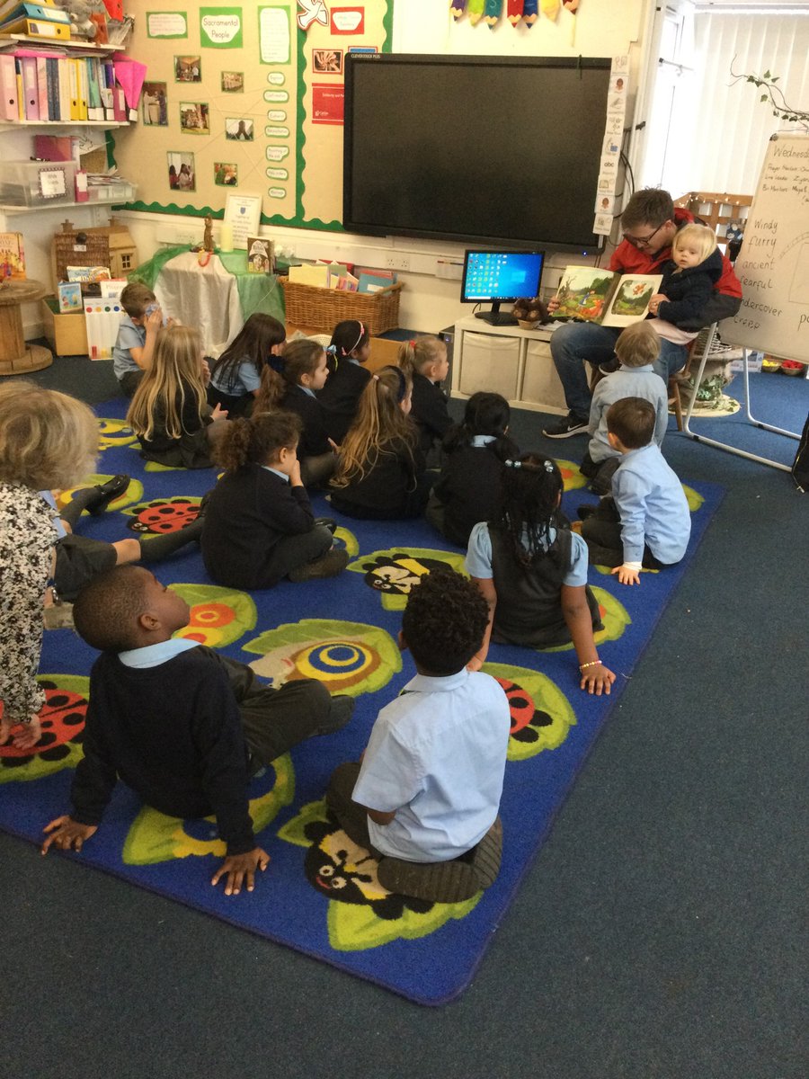 OurLady_Hitchin's tweet image. Last week, Miss Omadeli came in and read 'Click, Clack, Crocodile's Back' 🐊  And Mr Cannon came in and read 'Zog' 🐉!

#OurLadyCatholicPrimarySchool #SecretReader