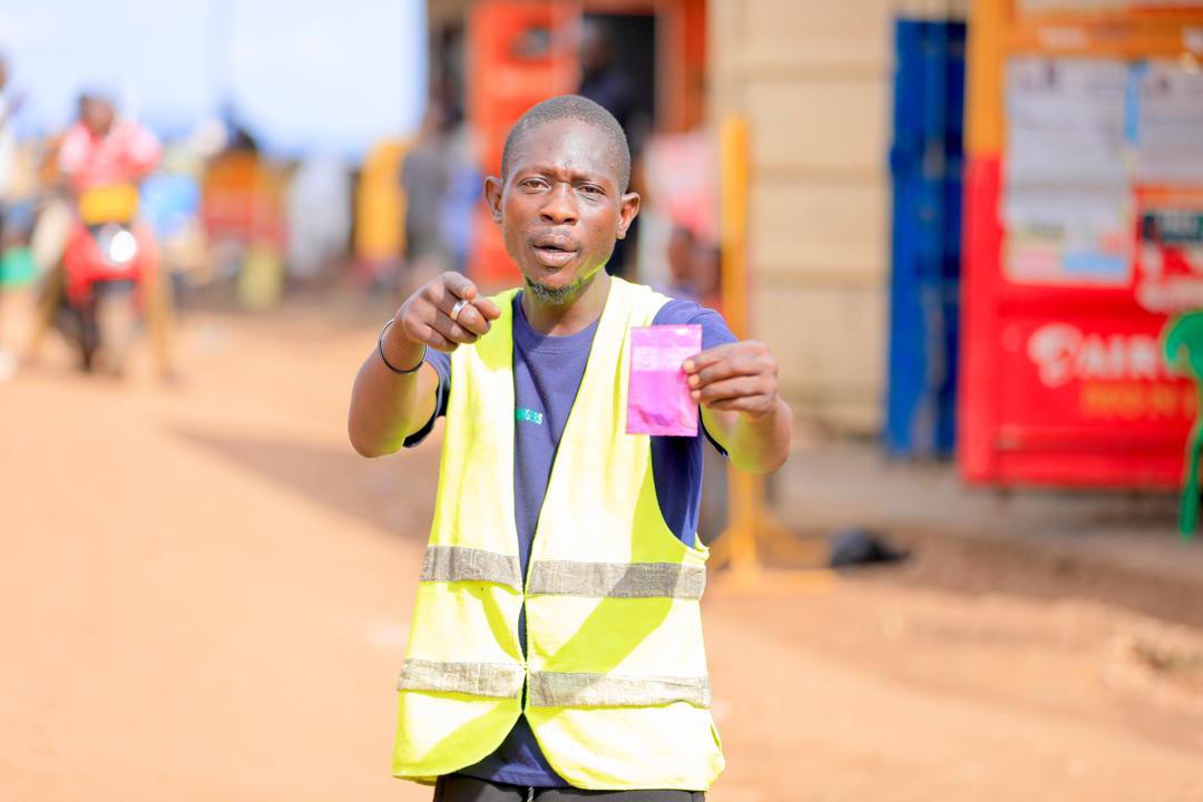 Umutoni_JG's tweet photo. Spreading love &amp; knowledge this Valentine's Day at Ggaba Market! Provided condoms &amp; shared tips on healthy relationships.  #PEA2024 https://t.co/xQdaOz1nqg