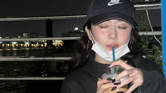 dailynjin's tweet photo. dating huh yunjin https://t.co/aqOOr0saBV