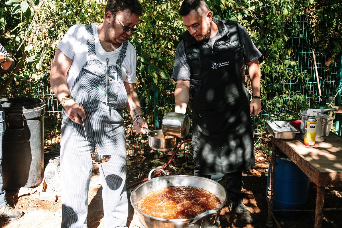 El conocimiento académico debe adaptarse a todos los ambientes para la adecuada difusión y divulgación. 

Adaptarse al espacio, audiencia y objetivos particulares es nuestra responsabilidad si queremos llegar a más personas.

Compartir conocimiento genera felicidad <a href="/CIGmexico/">CIGmexico</a>