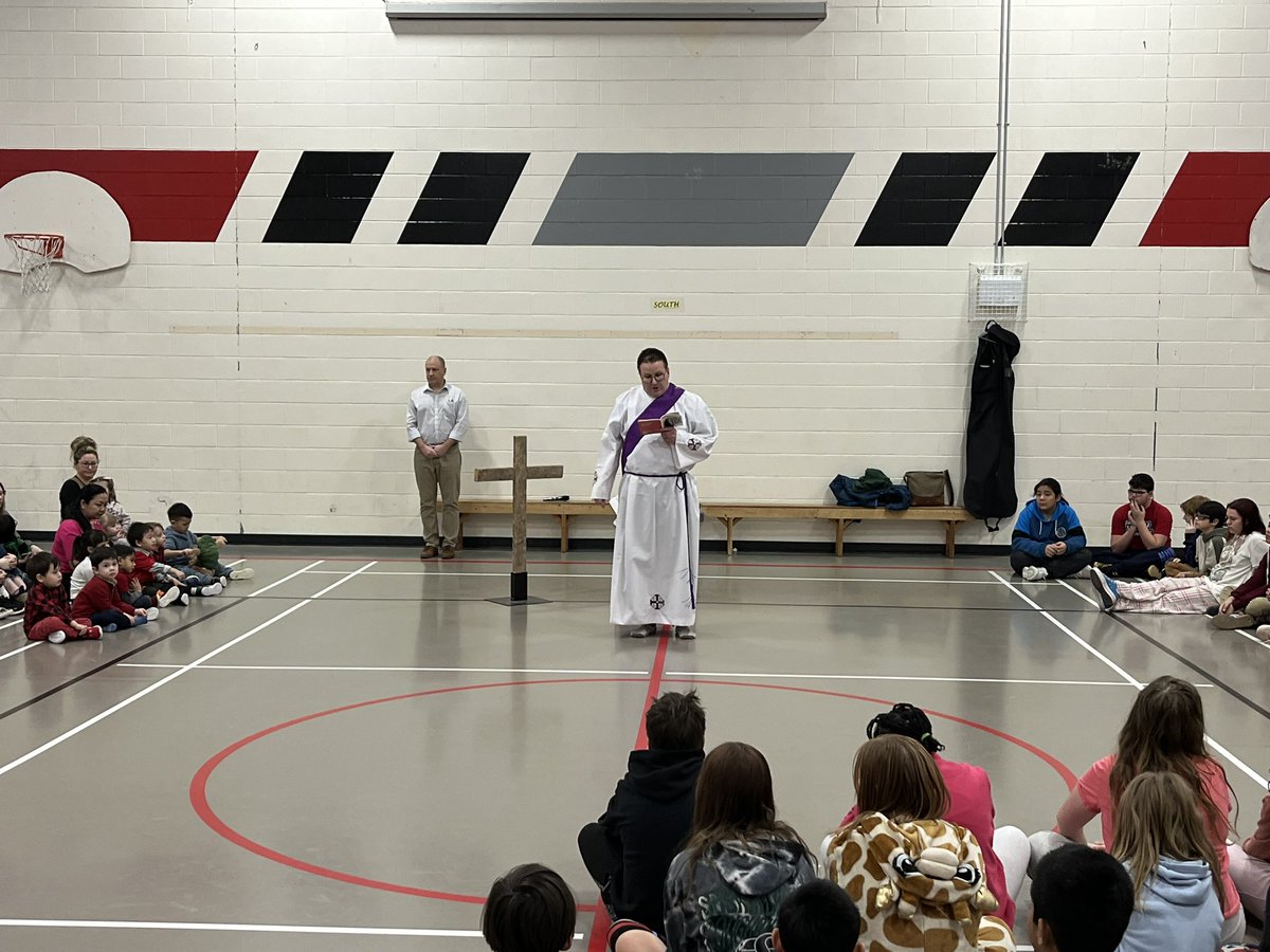 carterdavis87's tweet photo. It is the start of the Lent season at St. Agnes! Huge that you to Father Bert, Deacon Lamont and Elizabeth for joining us for #shrovetuesday and #ashwednesday https://t.co/tGx1Pk162k