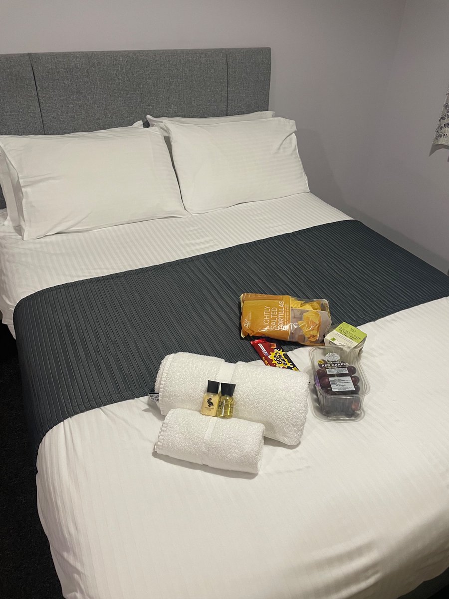 Some may not want to be on call on Valentine’s, but when there is no one for theatre, no one expected and the evening ahead looks like this delightful on call room picnic, I say sign me up every year!