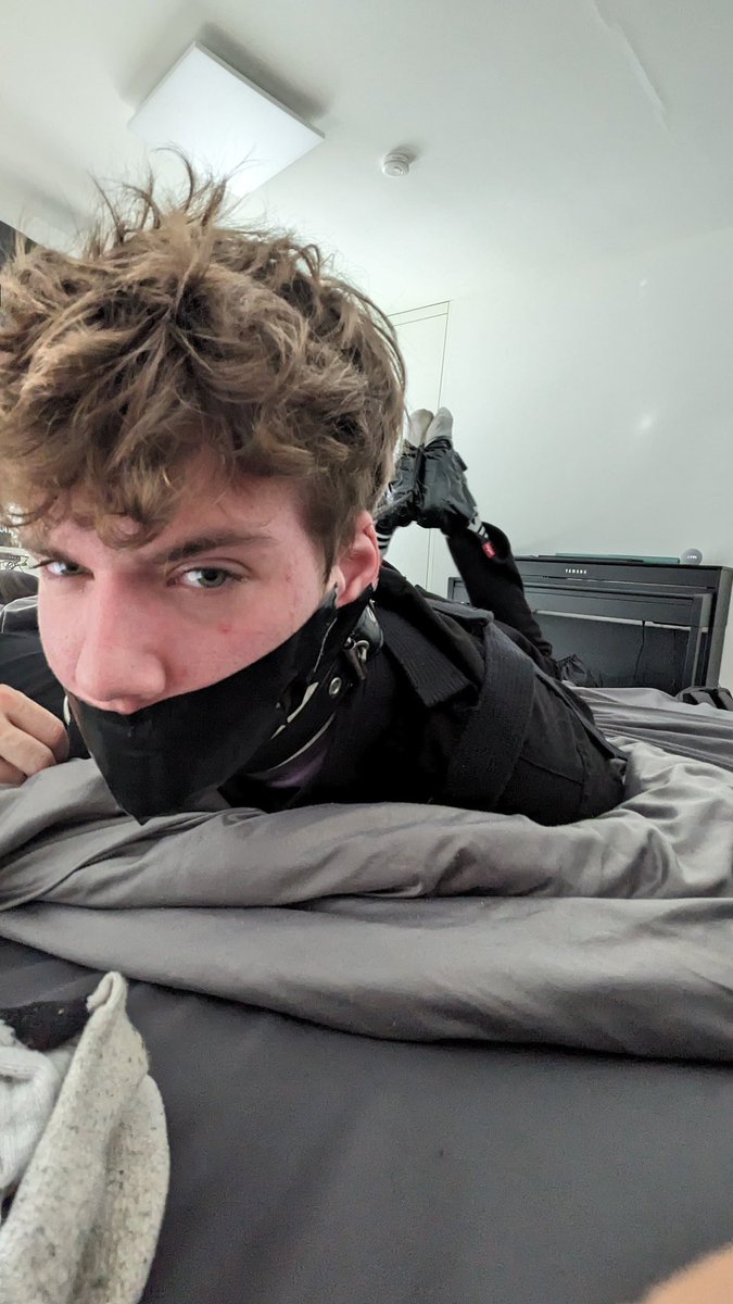kinky_benjamin's tweet photo. I guess I was a bit cheeky 😈😏

#bondage #twink #twinkbondage #kinky #blondtwink #gay #gaytwink #tape #tapebondage #sox #WhiteSox https://t.co/Au6tI15M6W
