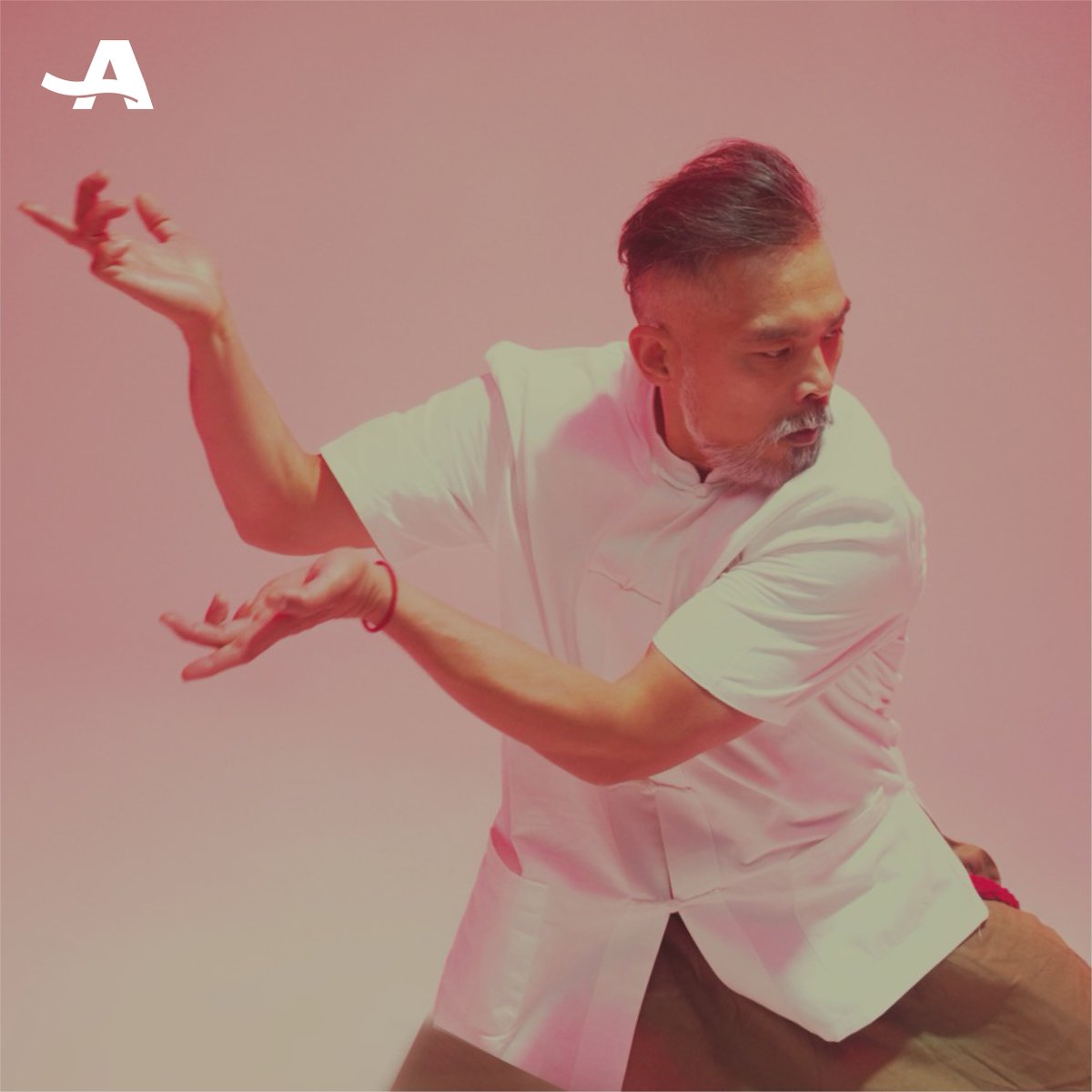AARPAAPI's tweet image. Does LeeJ look familiar? He was the first dancing silhouette in the original Apple iPod commercials. Today, he works out of San Diego but he jumped on a plane to join us for #EmbraceYourInnerDragon, our Lunar New Year video. Check it out here: spr.ly/6011Vvcwb