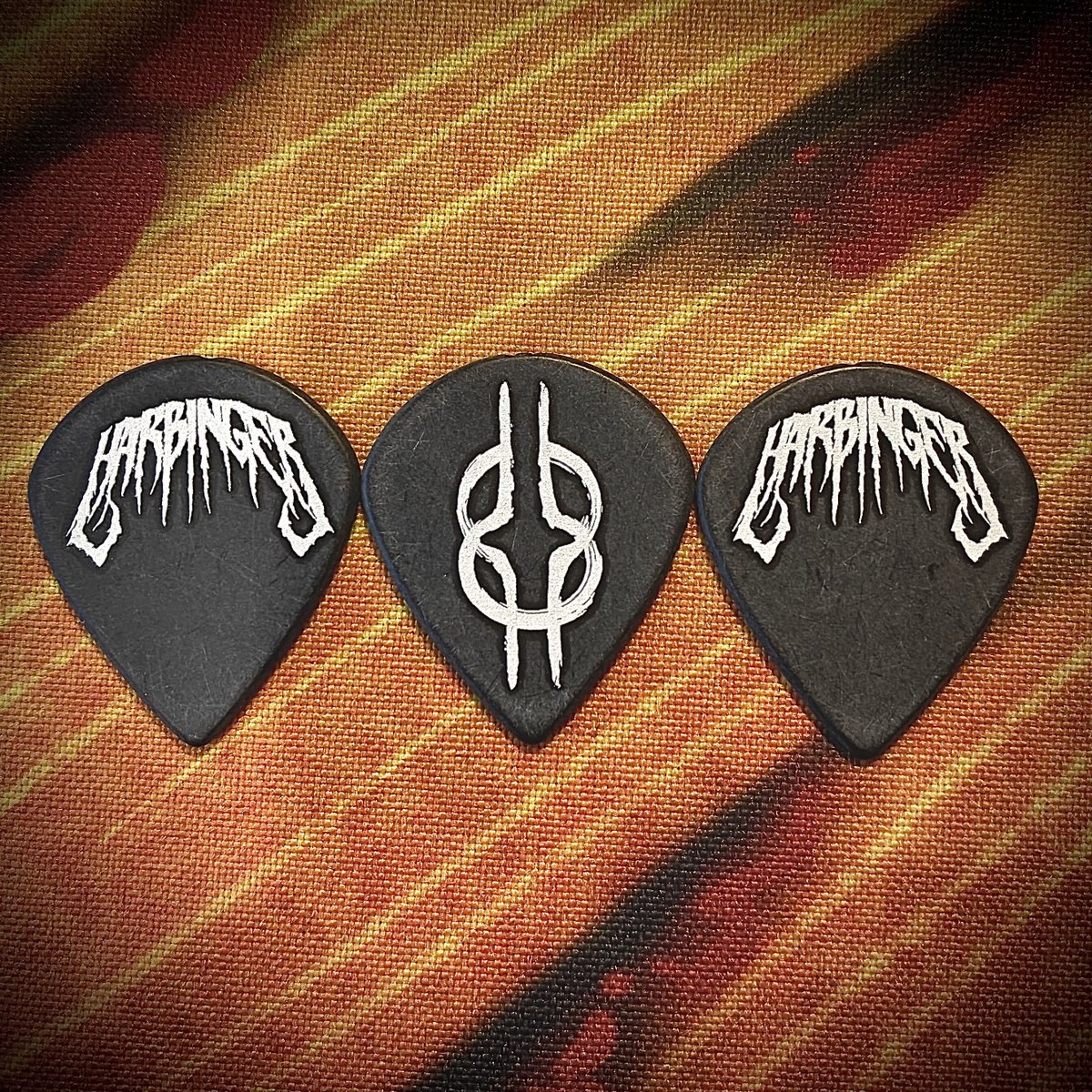 harbingerriffs's tweet image. Guitarists and pick collectors! Need some dope new plectrums? 🤌

Get yours at harbingerriffs.com/products/plect… 

These plectrums are Delrin (similar to tortex) Jazz III XL 1.14mm. Perfect for riffing and shredding 🤘 

#plectrums #harbinger #jazz3xl #guitarpicks #harbinger #customguitarp